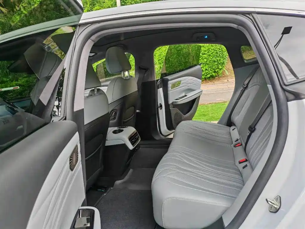 Geely Galaxy Galaxy E8 2025 700km Long Voyage Smart Drive Edition фото 9
