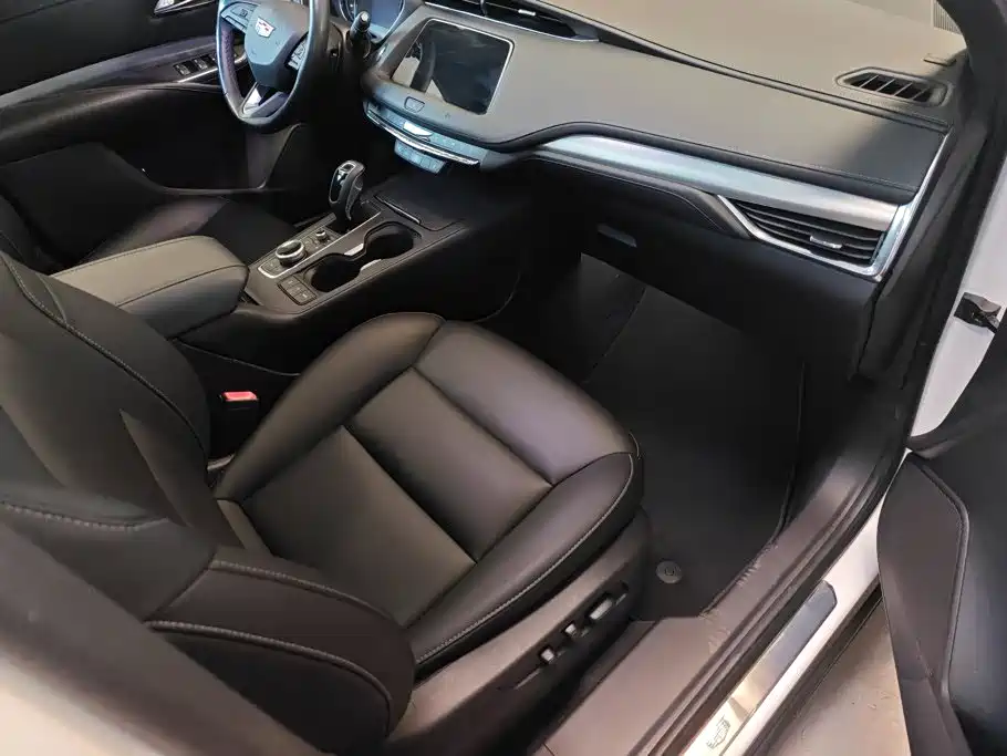 Cadillac XT4 2019 2018 28T FWD Leading Edition