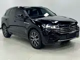 Фото 3 - Volkswagen Touareg