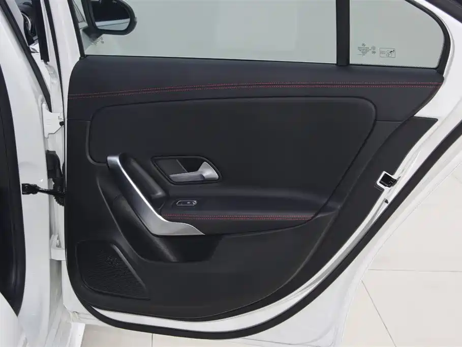 Mercedes-Benz A-Class 2024 A 200 L Fashion Edition фото 15