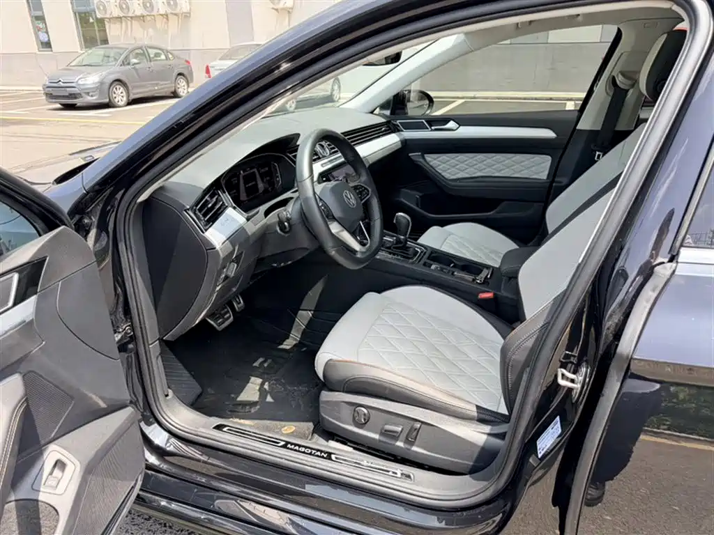 Volkswagen Magotan 2023 Model 2 Million Commemorative Edition 330TSI DSG Luxury фото 23