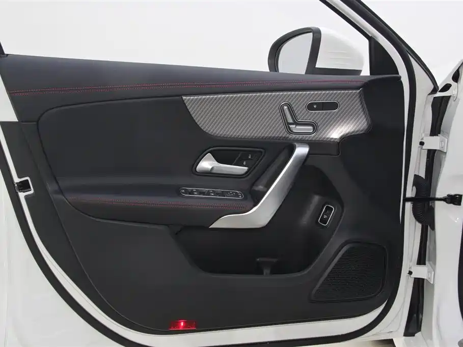 Mercedes-Benz A-Class 2024 A 200 L Fashion Edition фото 11
