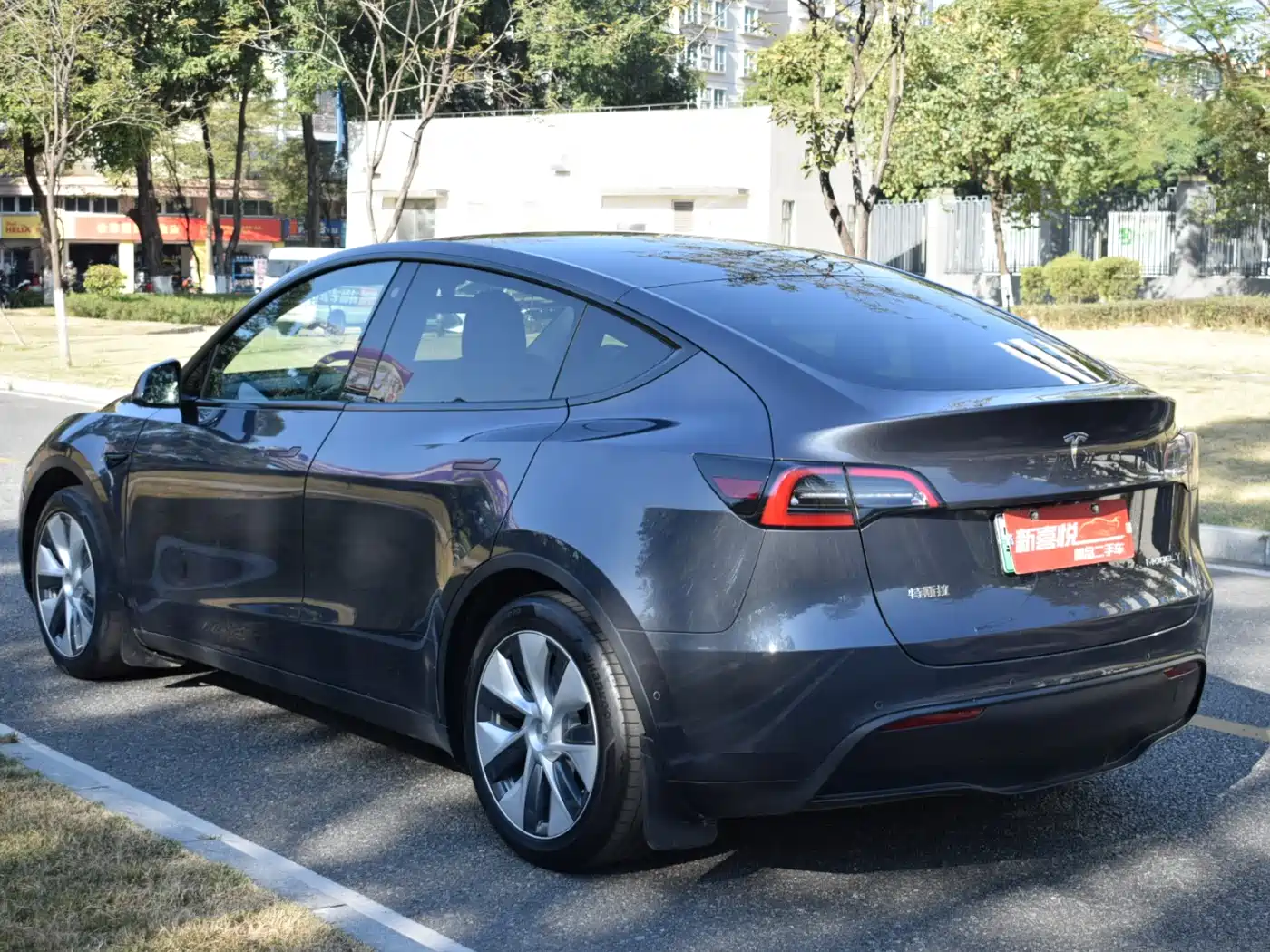 TESLA MODEL Y