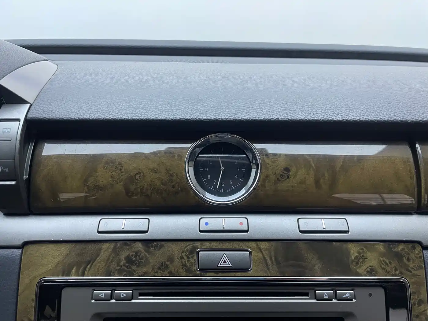 Volkswagen Phaeton 2009 Model 3.6L V6 5-seat Extended Luxury фото 22