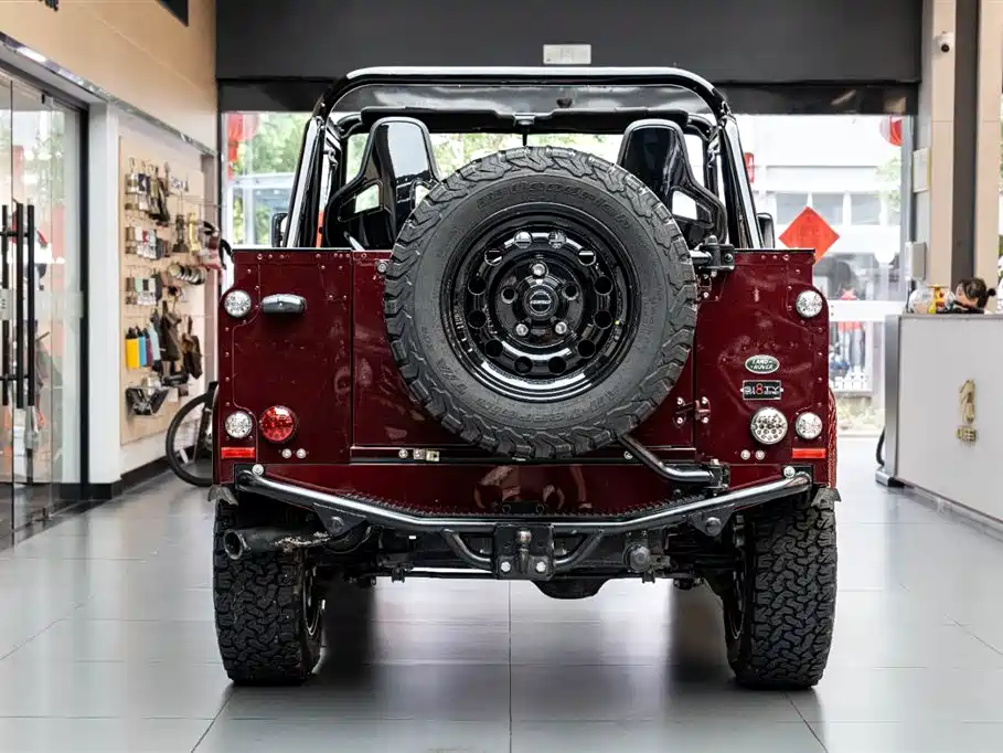 Land Rover Defender фото 8