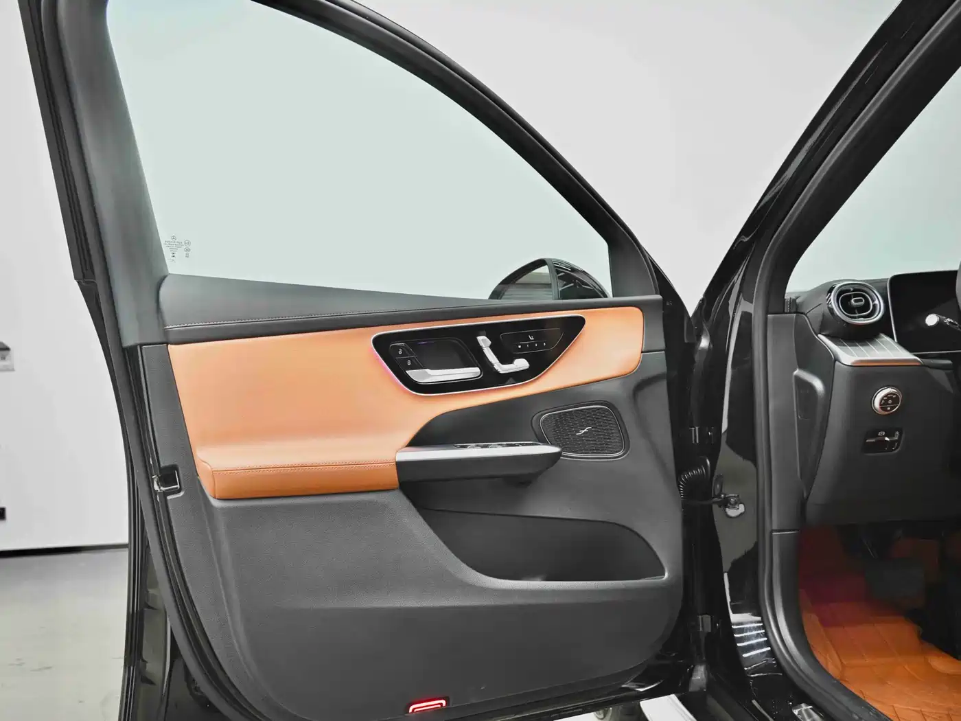Mercedes-Benz GLC 2024 GLC 300 L 4MATIC Dynamic 5-seater фото 22