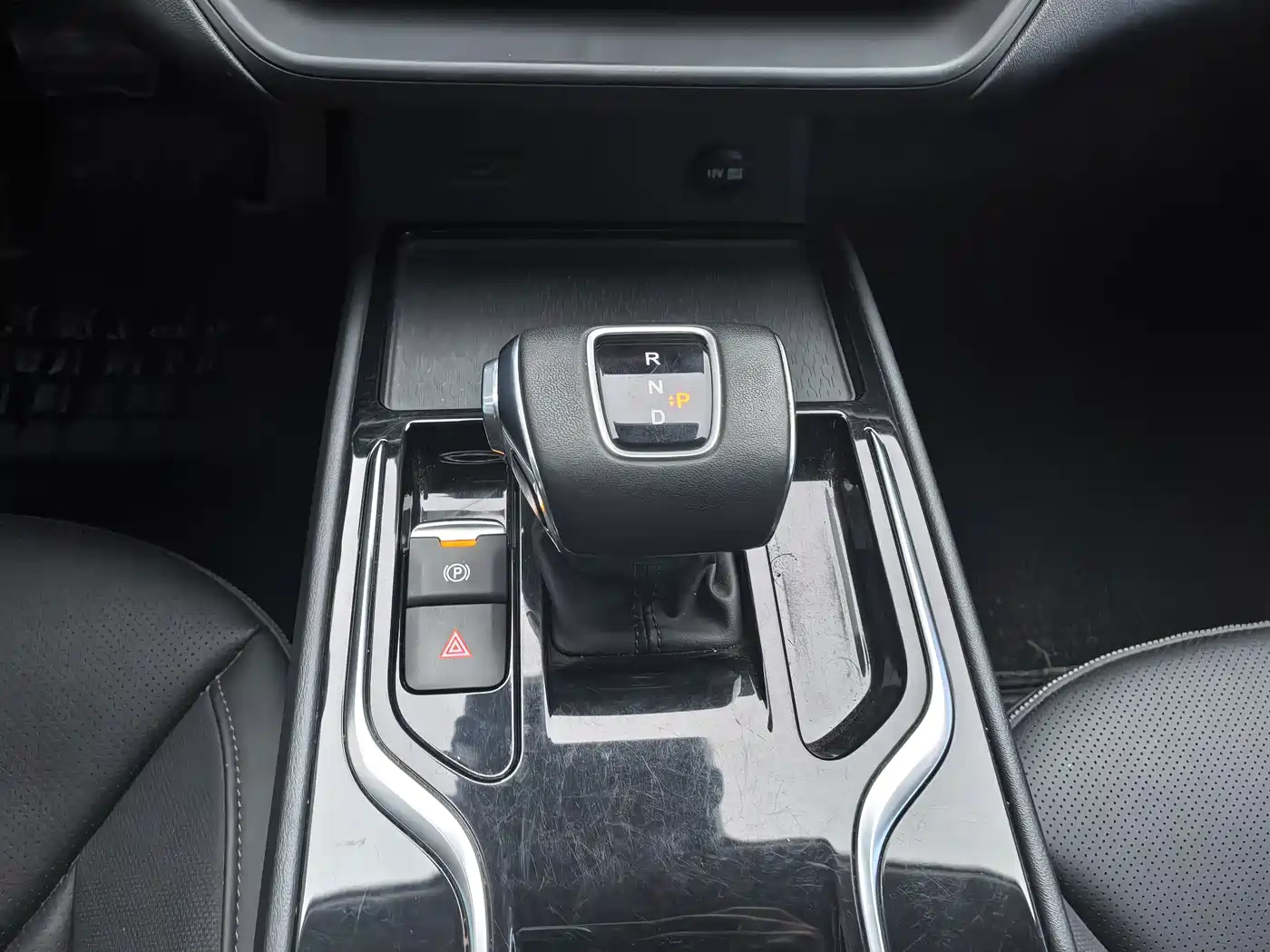 Hongqi E-QM5 2023 Facelift Basic Travel Edition фото 14