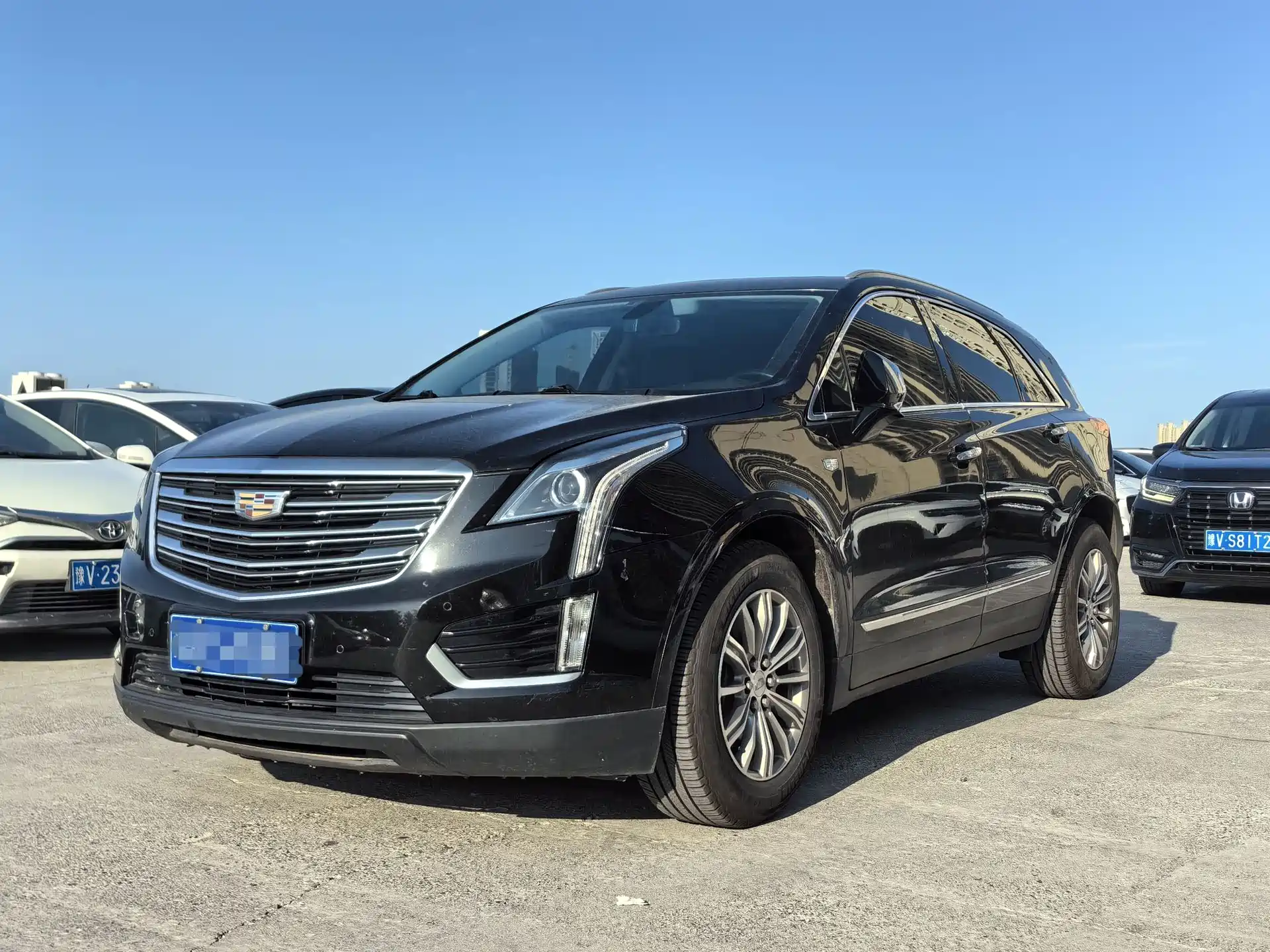 Фото 1 - Cadillac XT5