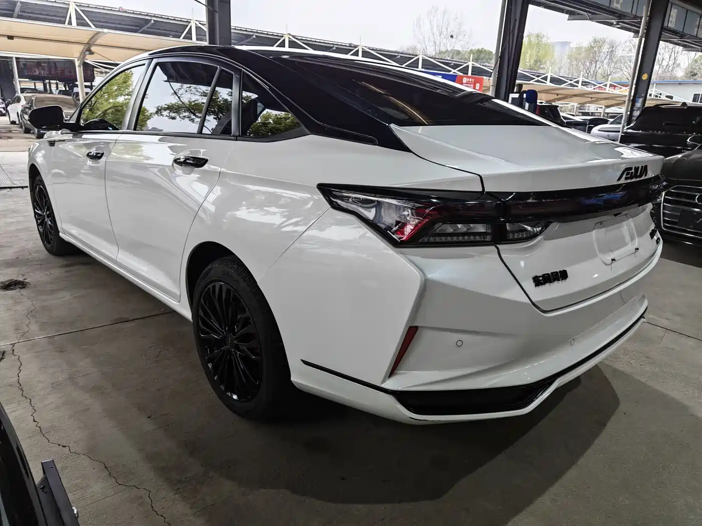 DONGFENG YI HYUN MAX