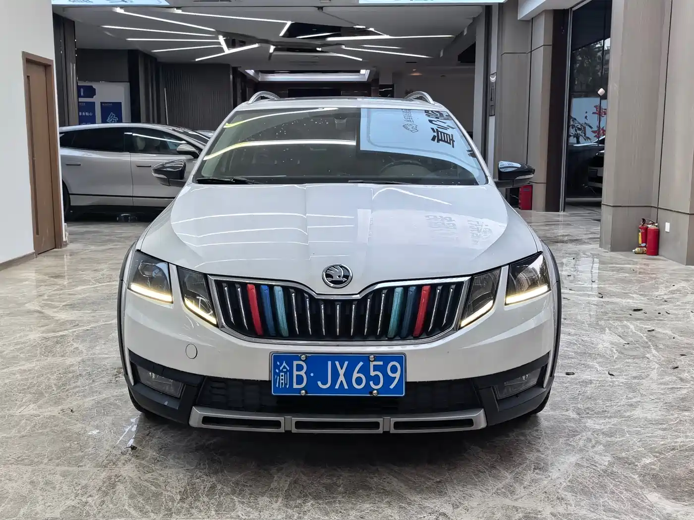 Škoda Octavia 2018 Model Wagon TSI280 DSG Luxury Edition фото 2