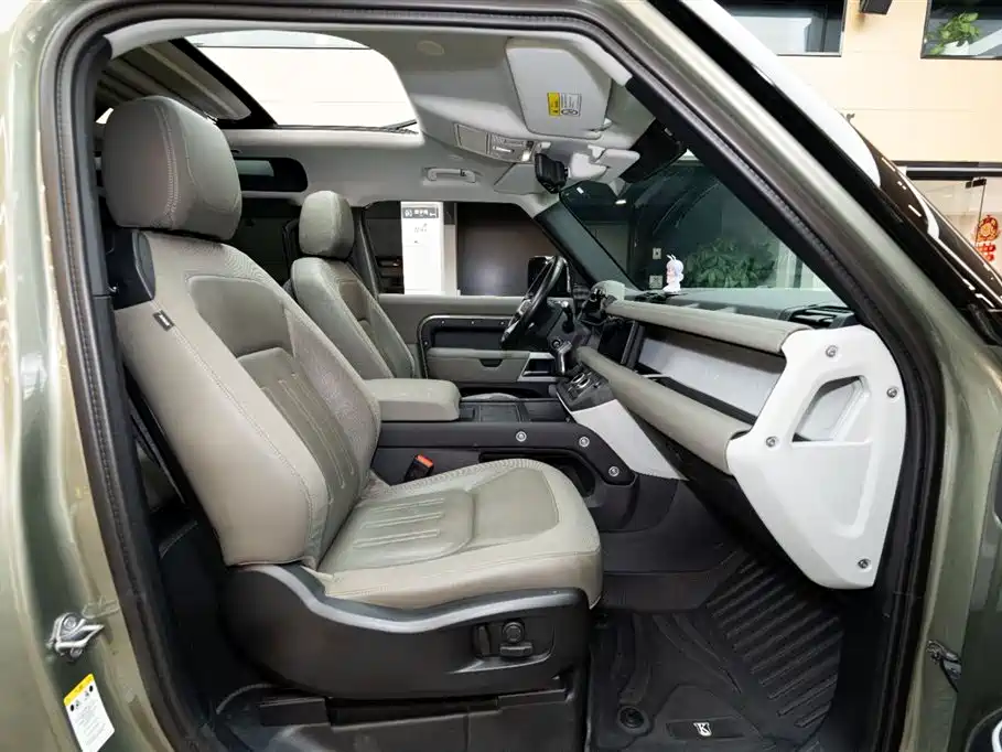 Land Rover Defender 2021 90 P400 Classic Replica Edition фото 9