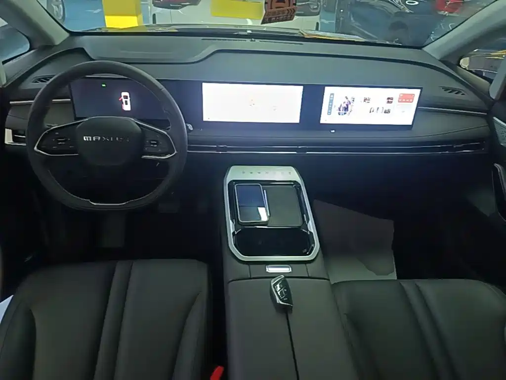 Maxus Maxus G70 2024 2024 Model 2.0T Automatic Luxury 7-Seater