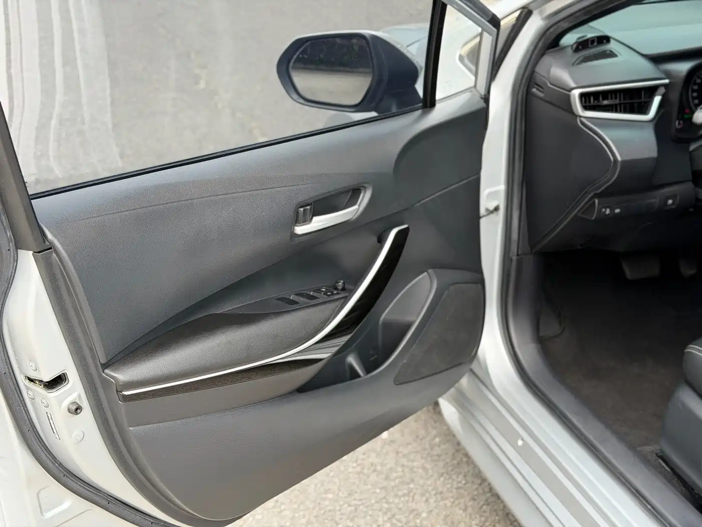 Toyota Levin 2021 Dual Hybrid 1.8H E-CVT Leading Edition фото 7