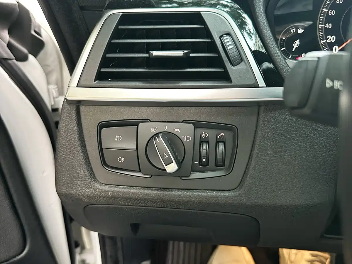BMW 3 Series GT 2020 320i M Sport Package фото 12