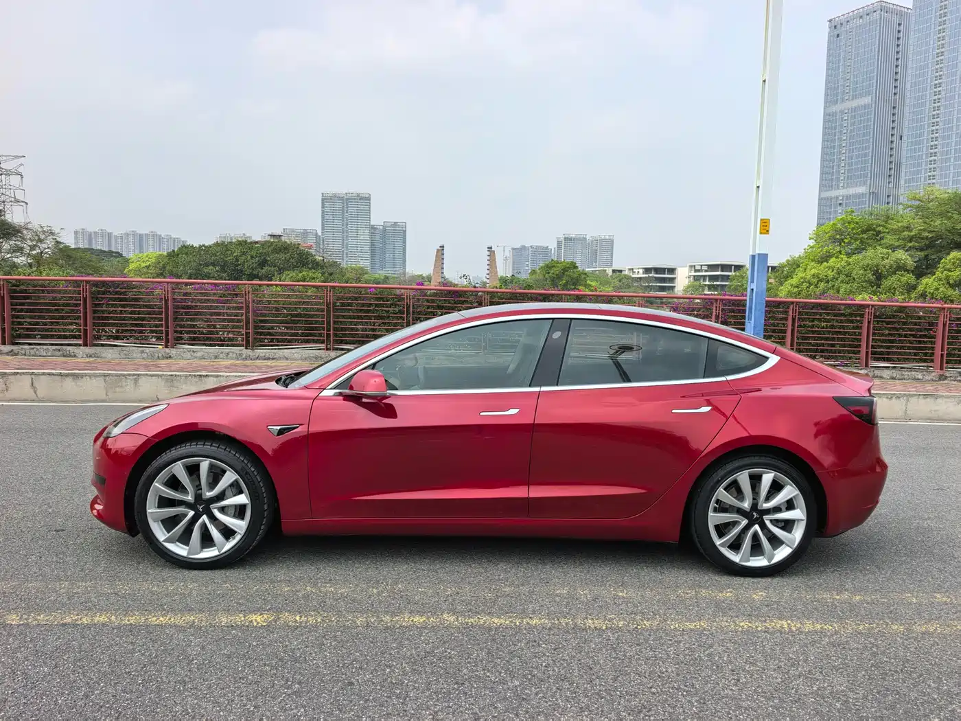 TESLA MODEL 3