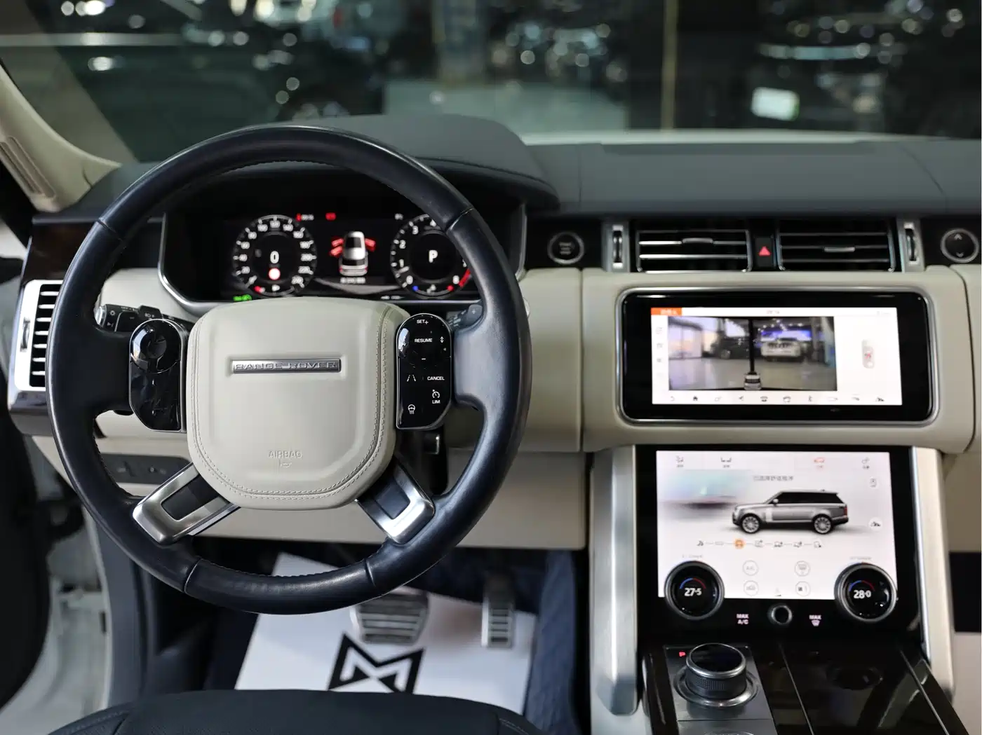 Land Rover Range Rover 2021 3.0 L6 Heritage Extended Classic Edition фото 11