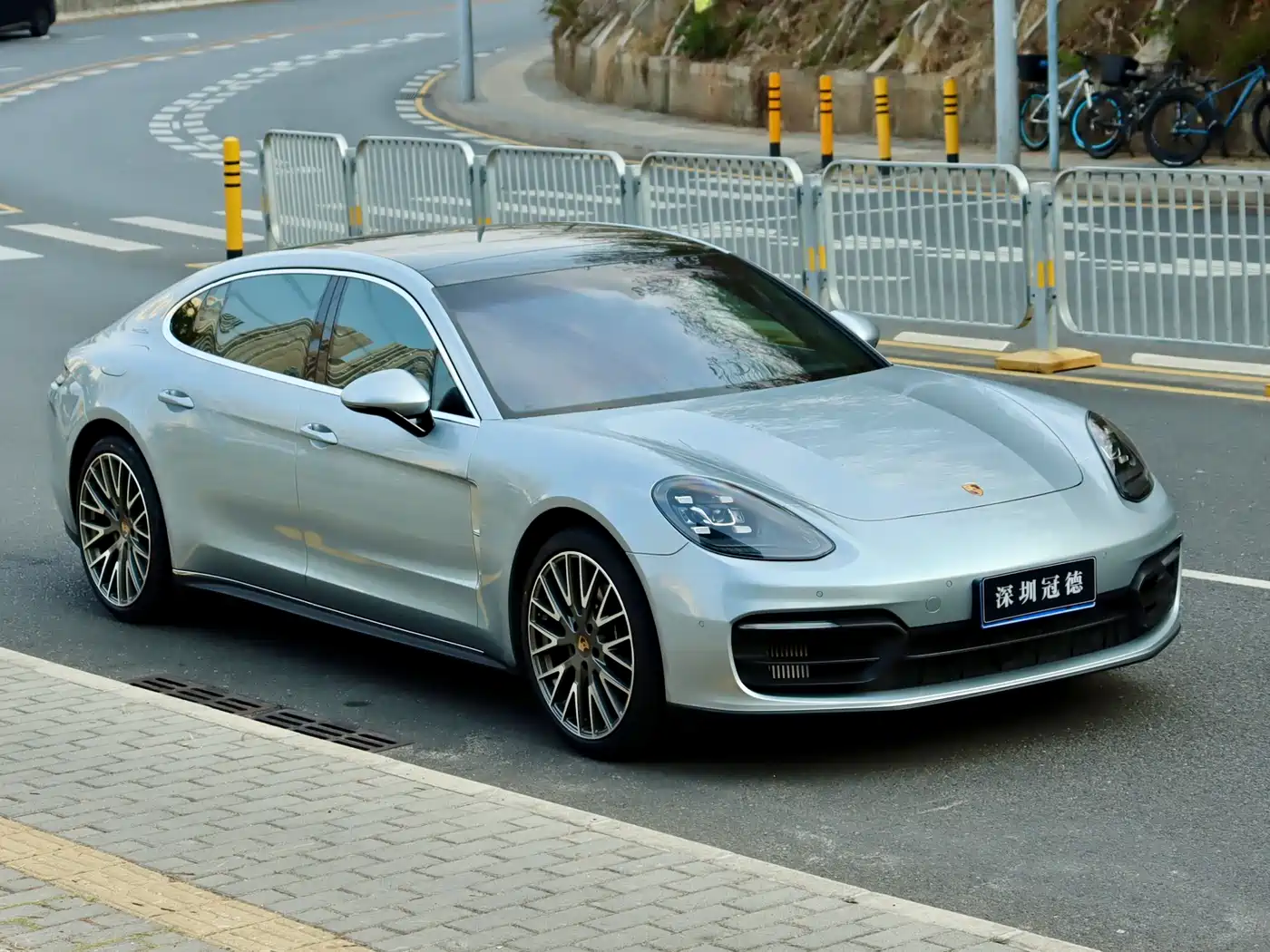 PORSCHE PANAMERA