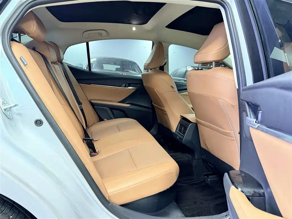 Toyota Camry 2024 Hybrid 2.0HG Premium Edition фото 14