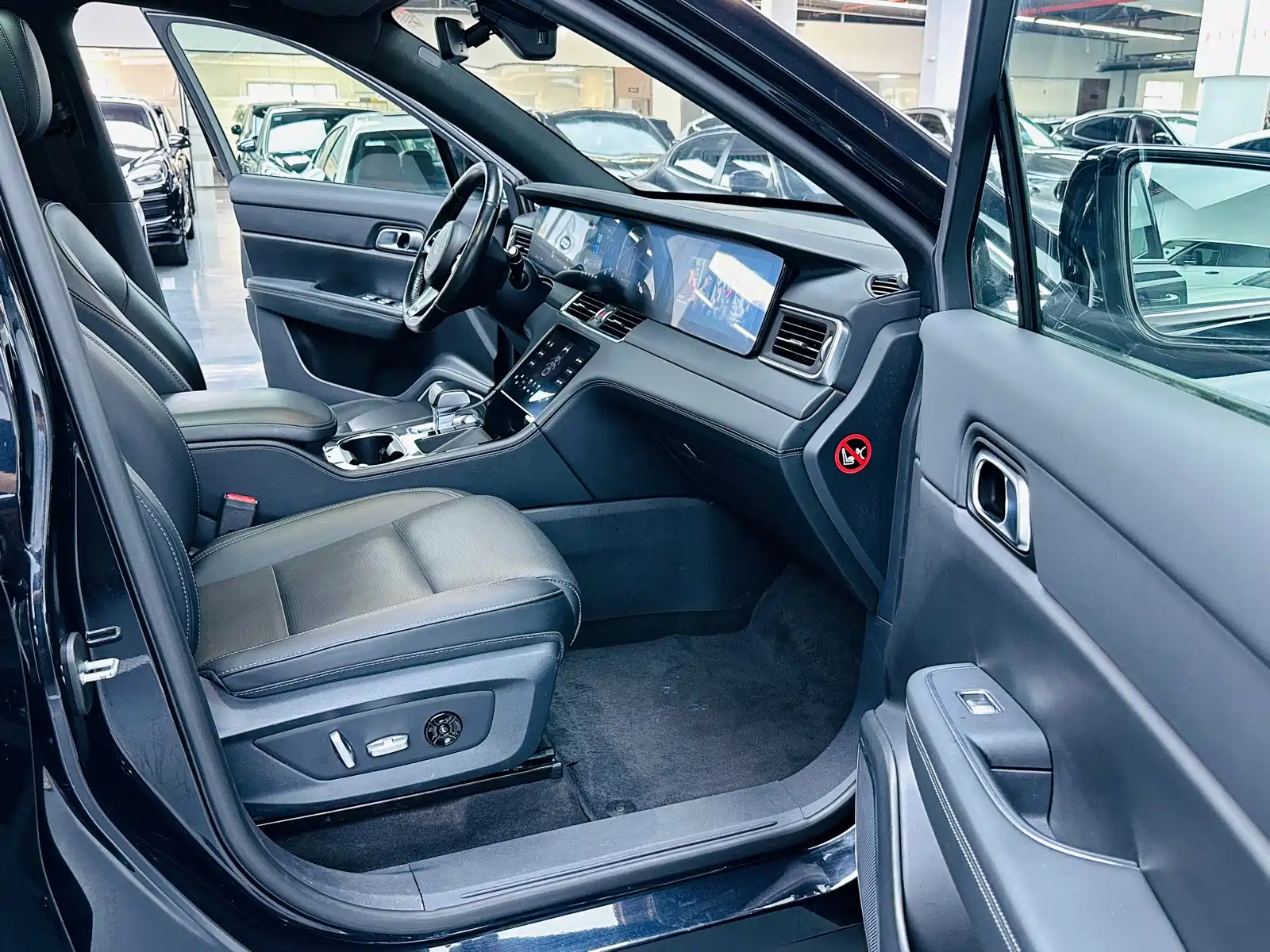 Фото 8 - Li Auto Li ONE