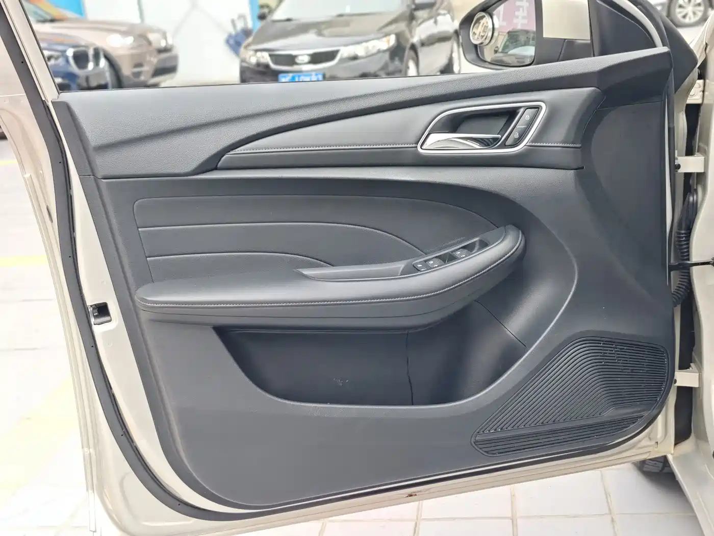 Photo 17 - Roewe i5