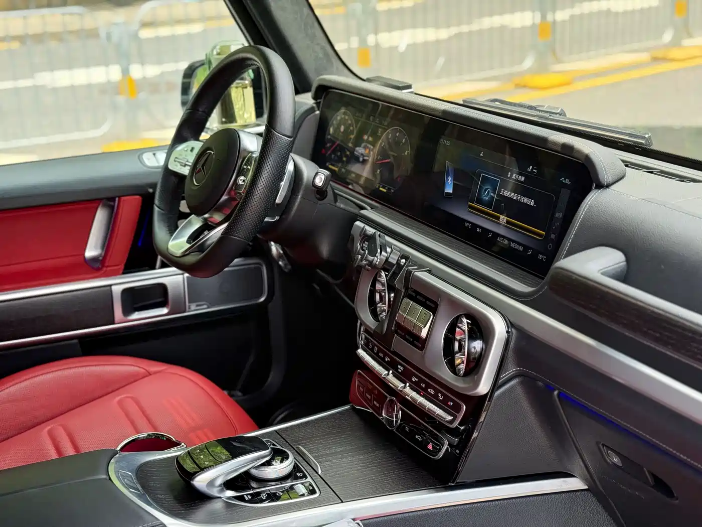 Mercedes-Benz G-Class 2024 G 500 фото 19