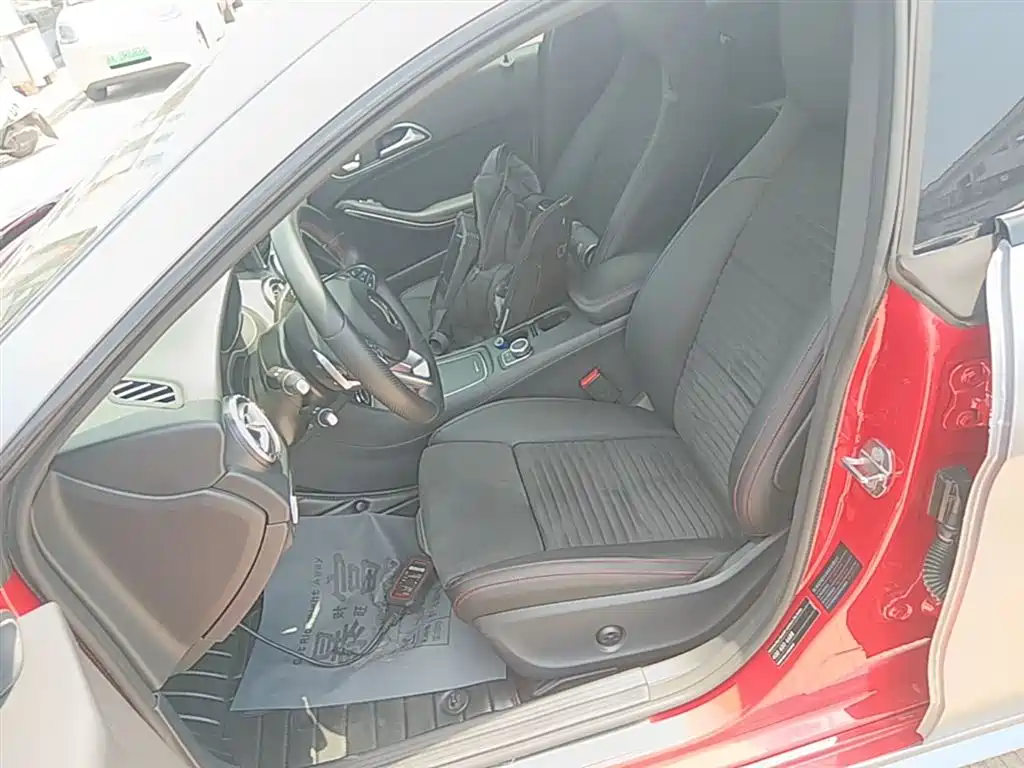 Mercedes-Benz CLA (Import) 2018 CLA 220 4MATIC фото 15