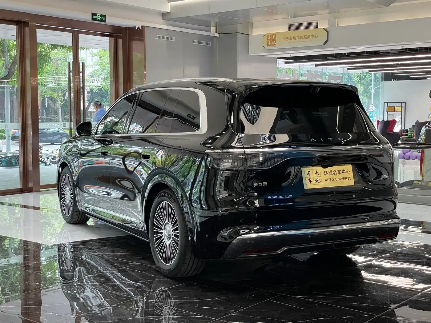 AITO Wenjie AITO M8 2025 Range Extender Max+ Edition 53.4kWh 5-seater фото 19