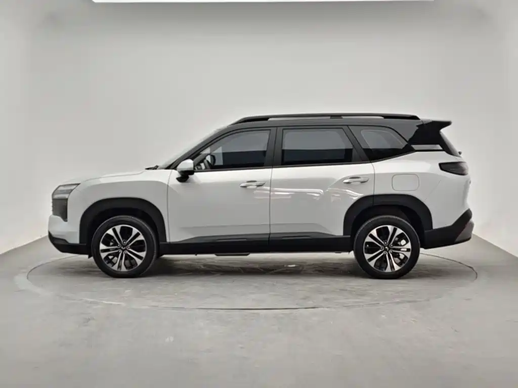 Фото 2 - Wuling Motors Starlight 560 NEV