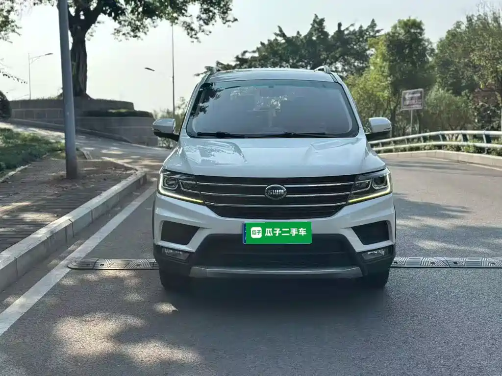 SWM Motor SWM X3 2020 2020 1.5L Manual Premium 7-seater