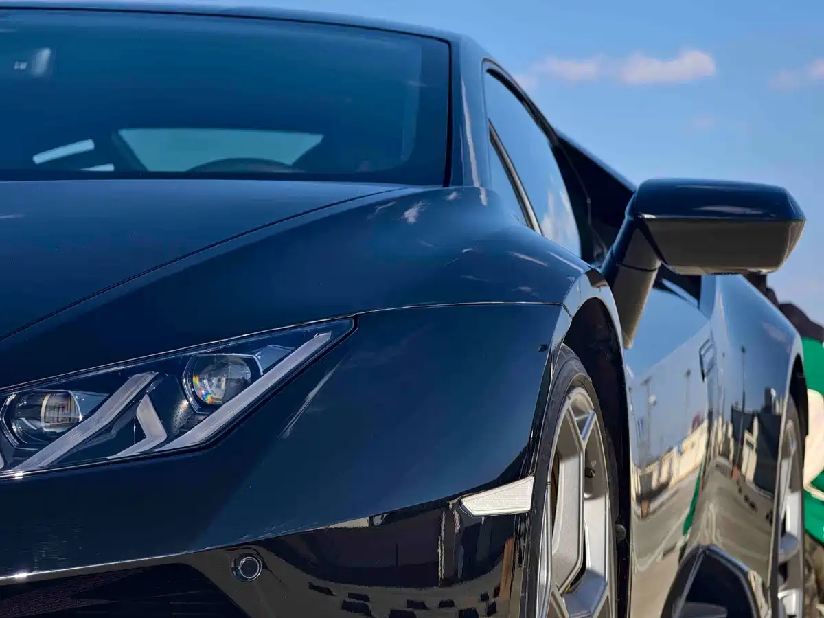 LAMBORGHINI HURACÁN