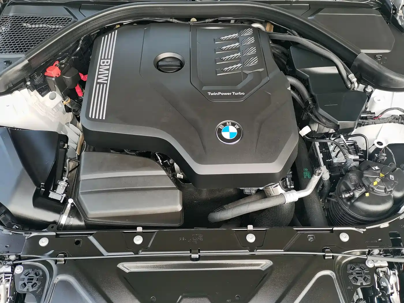 BMW 3 Series 2025 325i M Sport Package фото 26