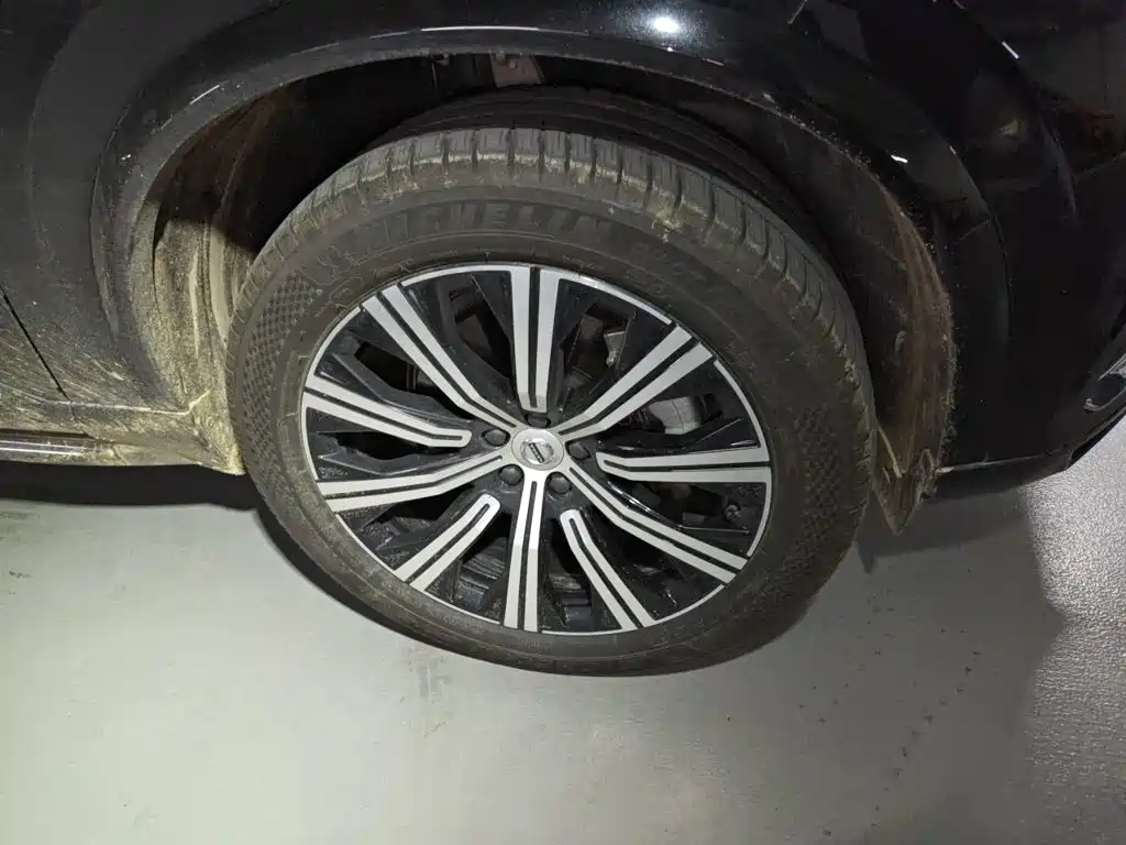 Фото 10 - Volvo XC90