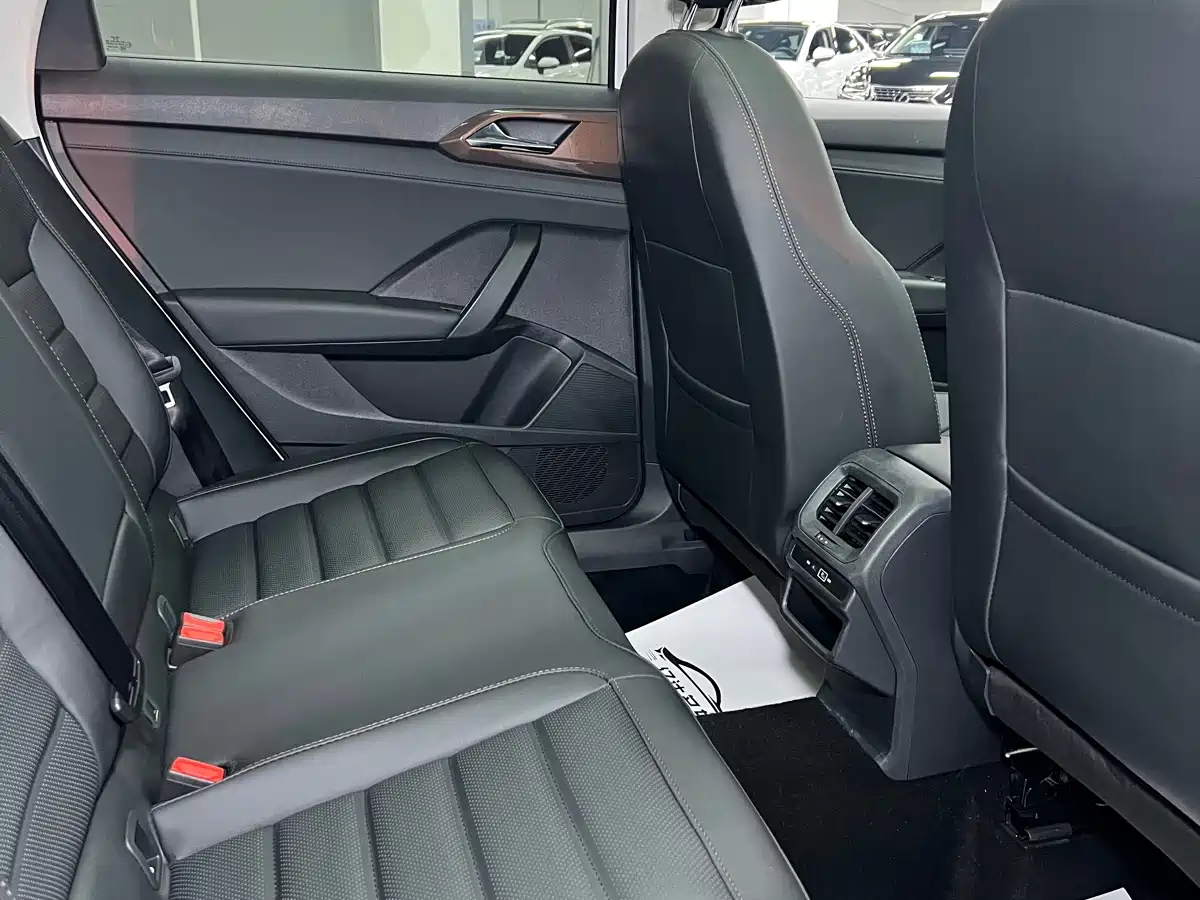 Volkswagen Tharu 2022 280TSI FWD Luxury Edition фото 18