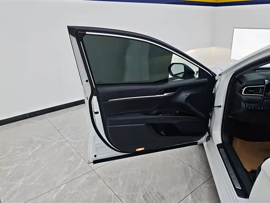 Toyota Camry 2021 2.0G Luxury Edition фото 7