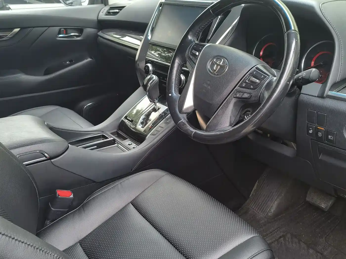 Toyota Alphard 2018 3.5L Luxury фото 4