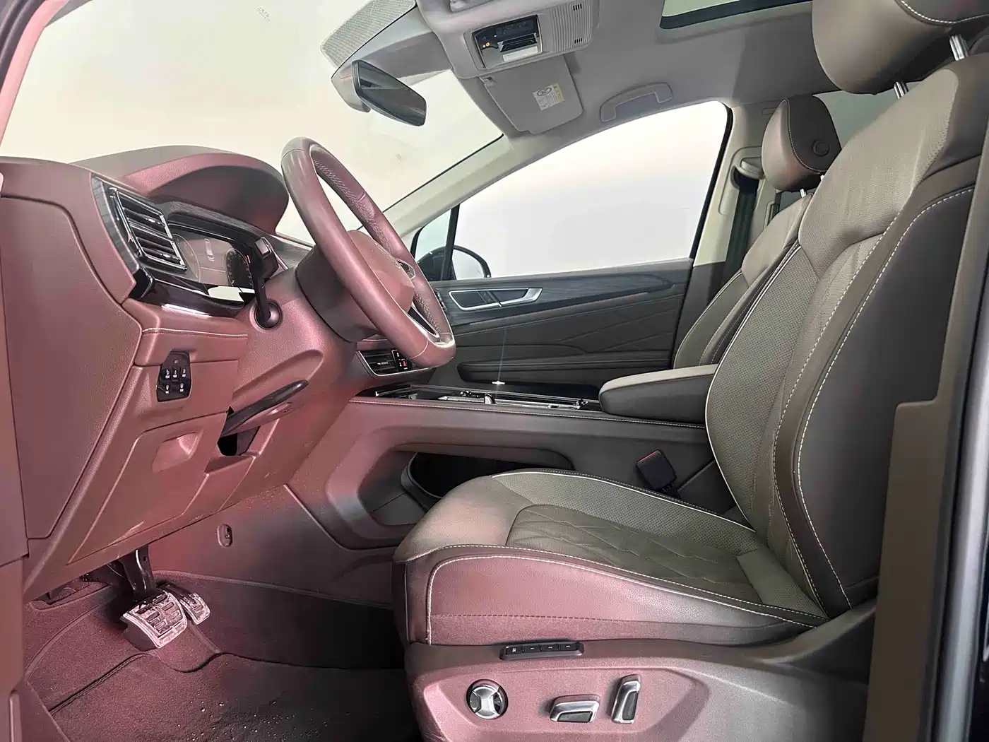 Volkswagen Viloran 2023 380TSI Premium Edition фото 8