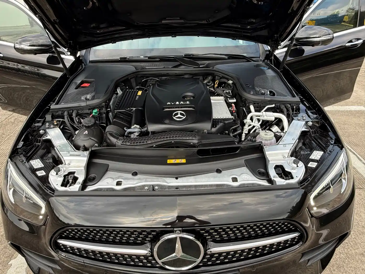 Mercedes-Benz E-Class New Energy 2022 Facelift II E 350 e L Plug-in Hybrid Sports Sedan фото 13