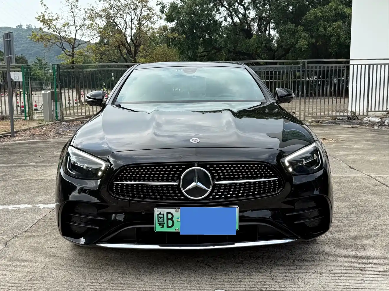 Mercedes-Benz E-Class New Energy 2022 Facelift II E 350 e L Plug-in Hybrid Sports Sedan фото 2