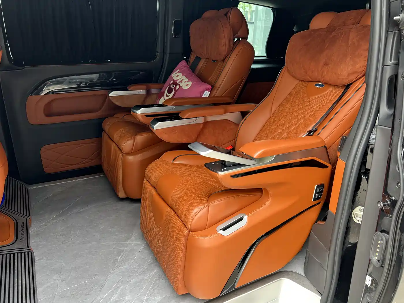 Mercedes-Benz Vito 2023 2.0T Business 7-Seater фото 5