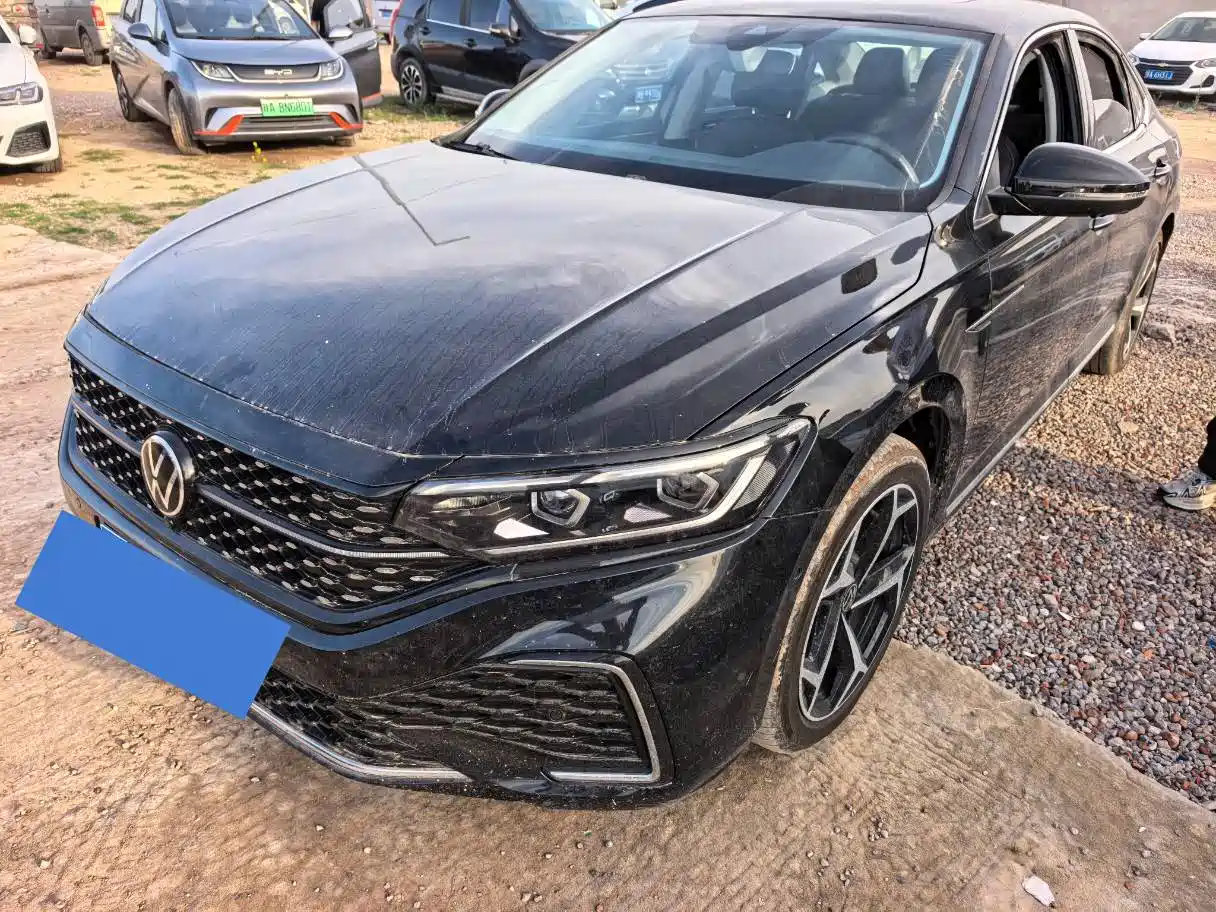 Volkswagen Passat 2023 Facelift 330TSI Starlight Luxury Edition