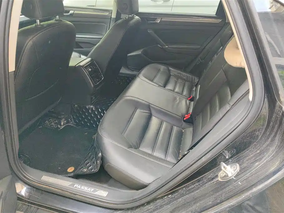 Volkswagen Passat 2016 330TSI DSG Executive Edition фото 11