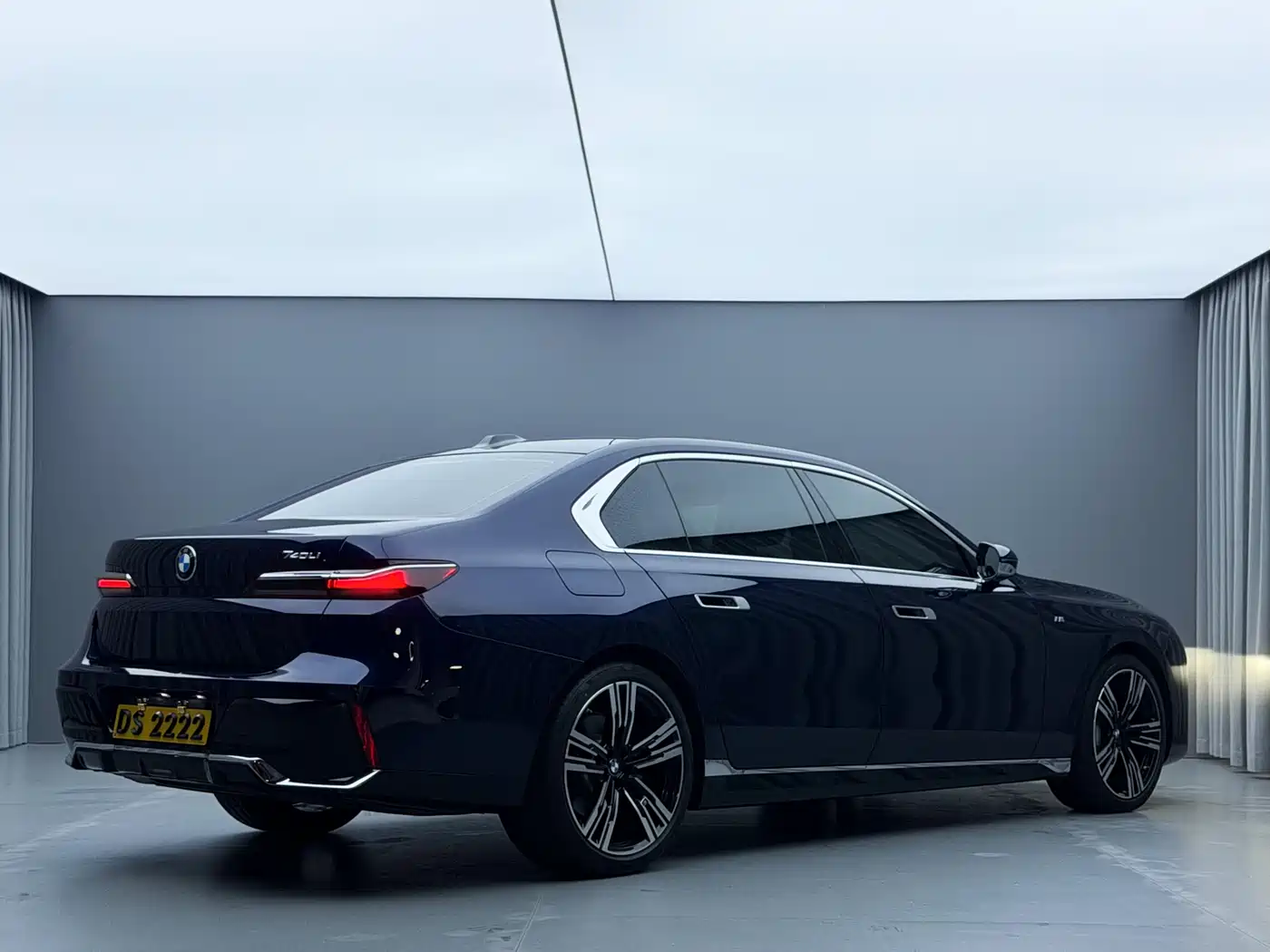 BMW 7 Series 2023 740Li Exclusive M Sport Package фото 4