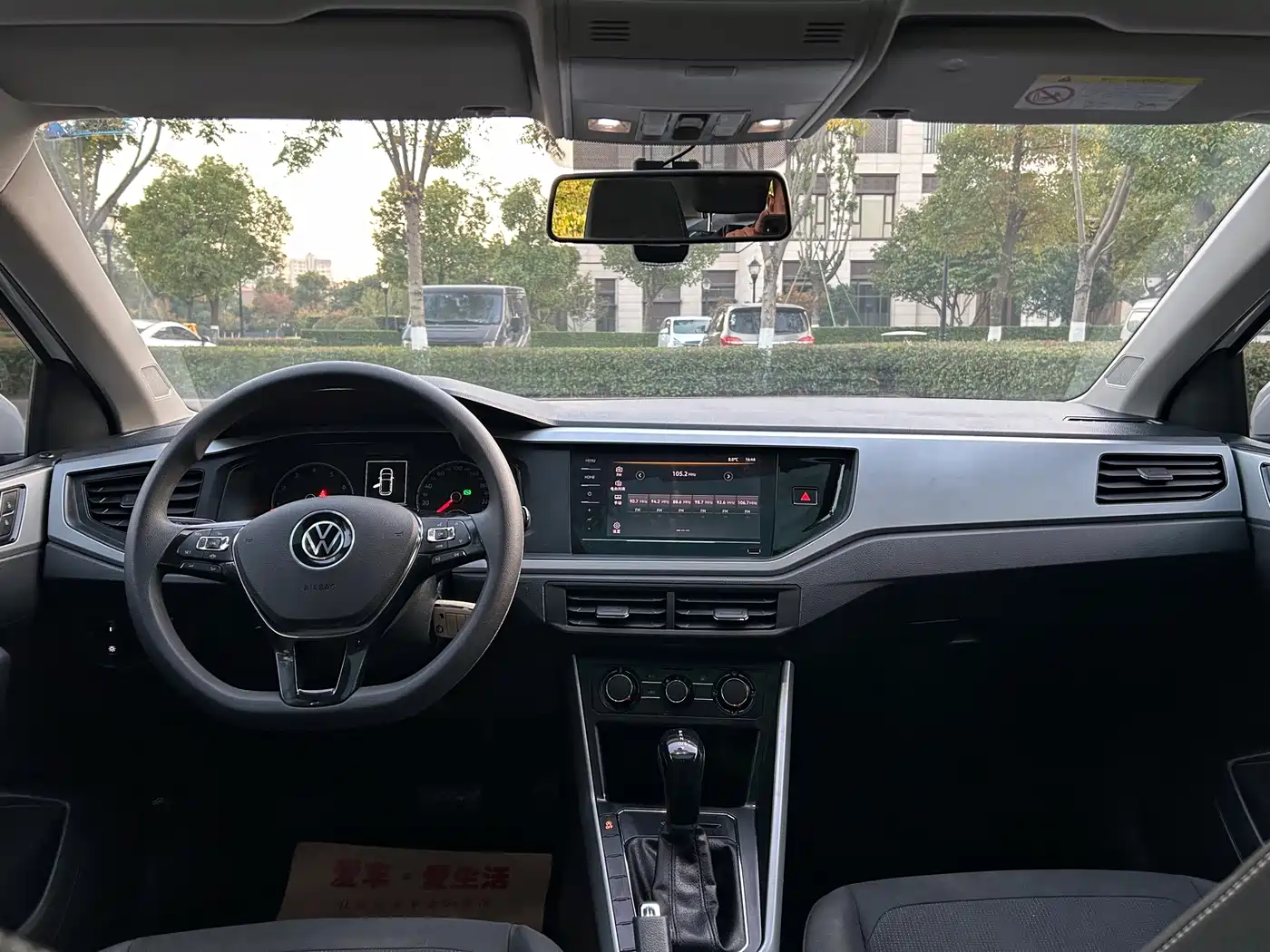 VOLKSWAGEN POLO