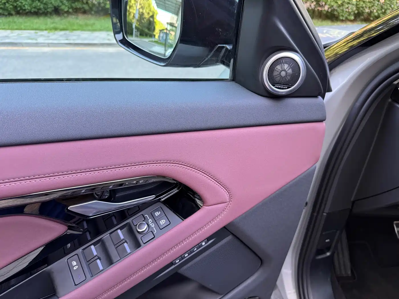 Land Rover Range Rover Evoque 2024 Range Rover Evoque L 249PS Light Master Edition фото 8
