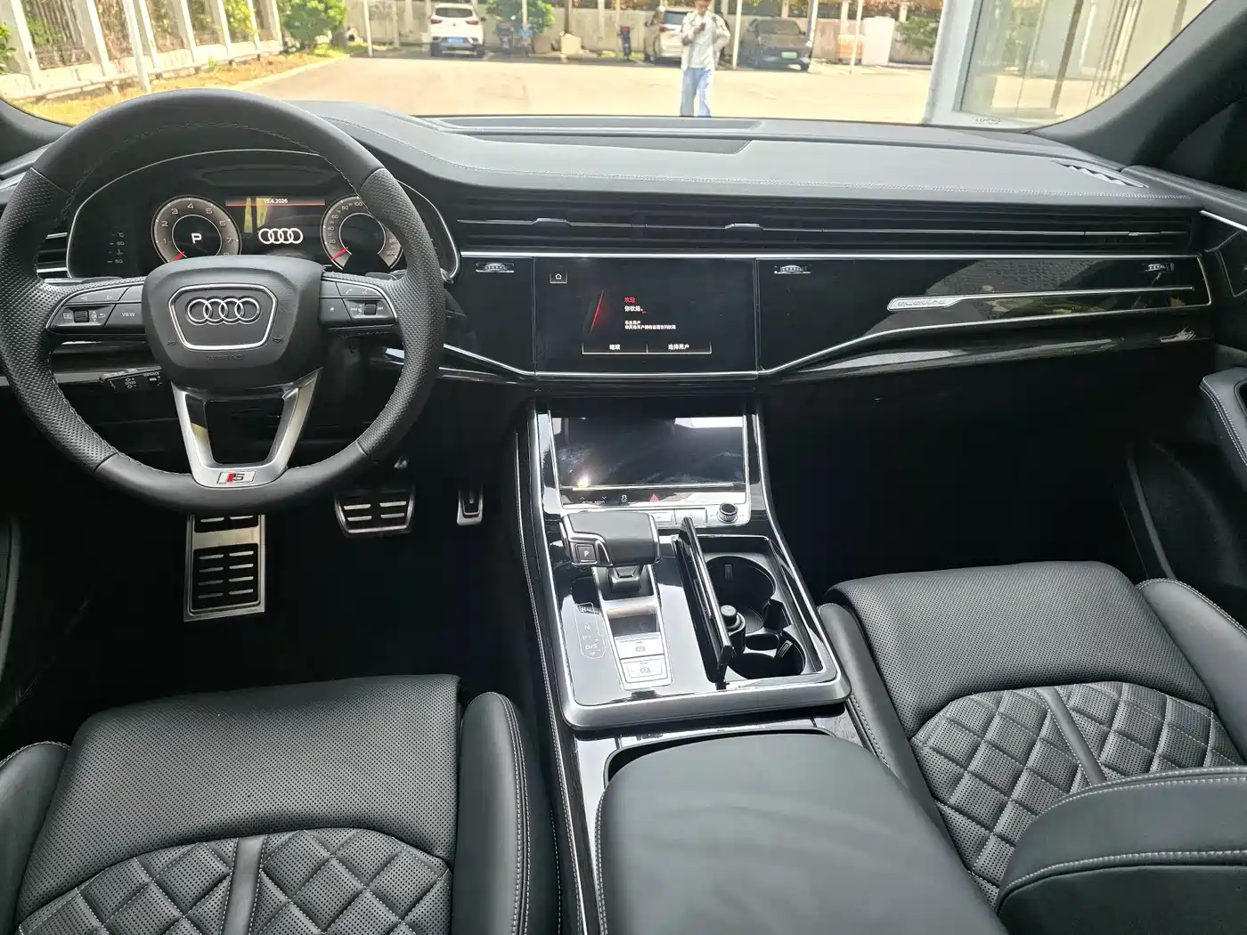 AUDI Q8