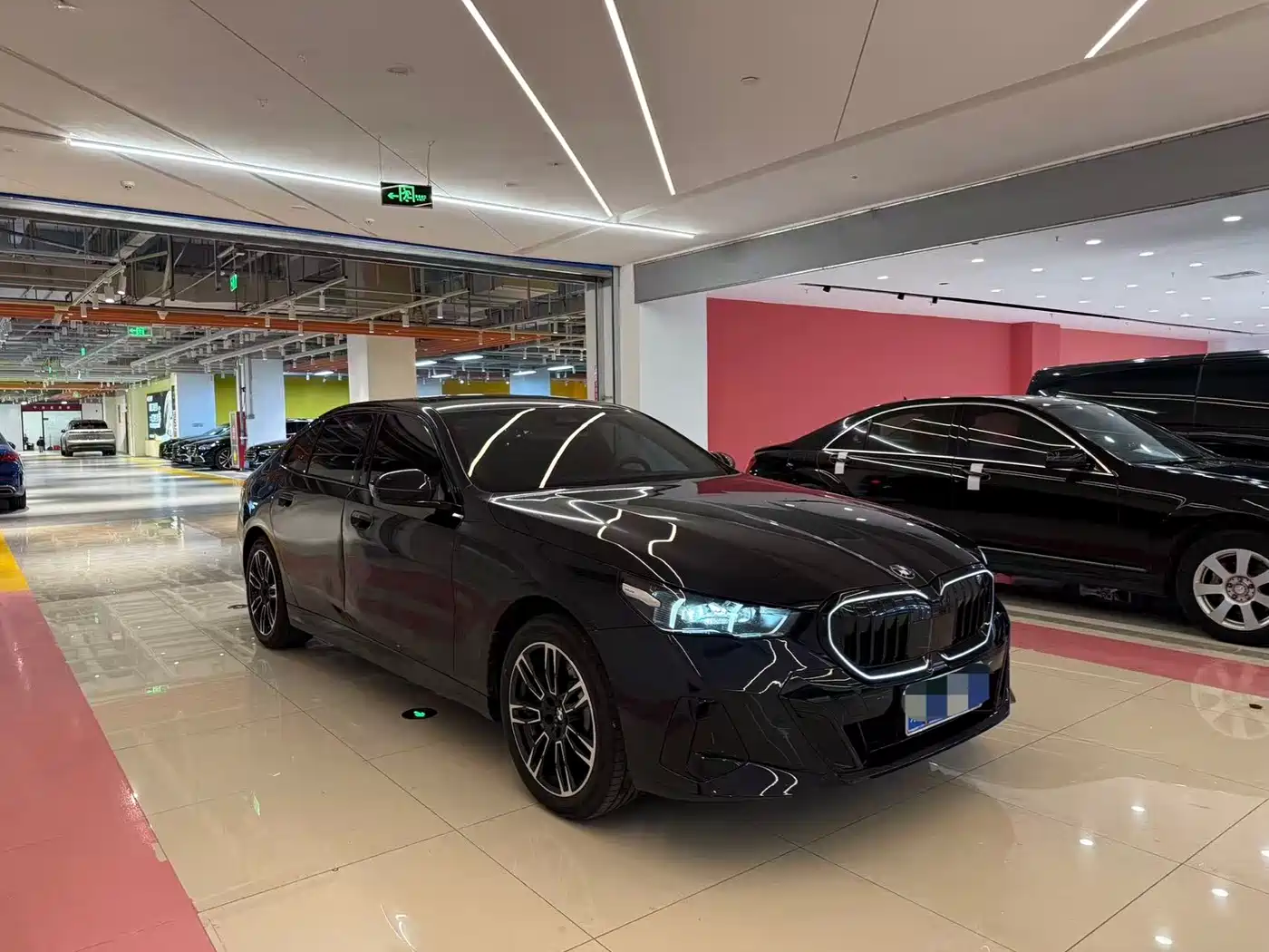 BMW 5 Series 2024 530Li Leading M Sport Package фото 3