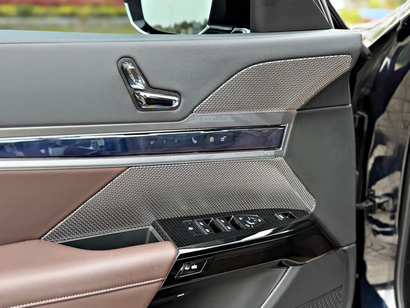 BMW 7 Series 2023 Model 735Li Luxury Package фото 6