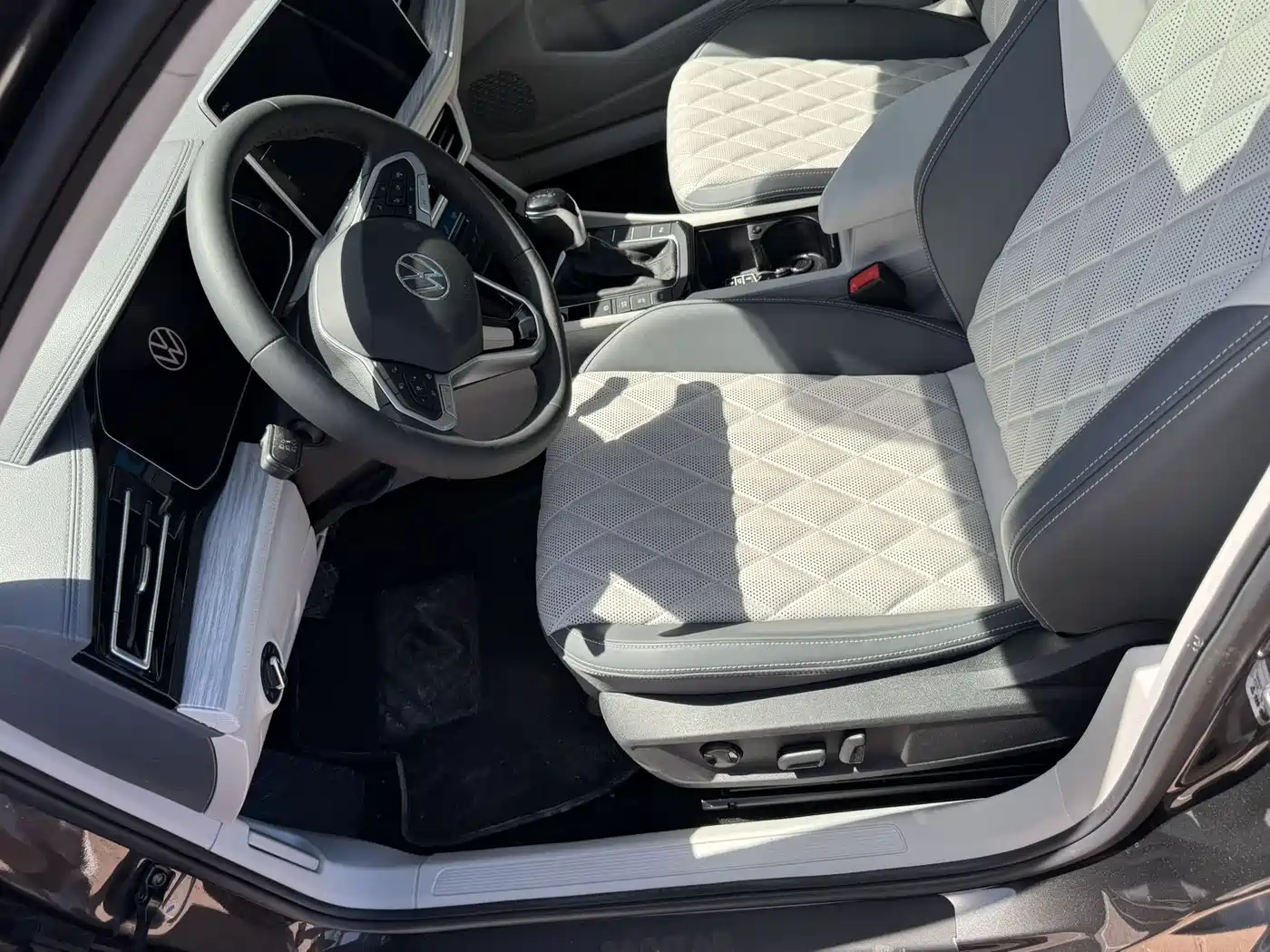 Volkswagen Sagitar 2023 280TSI DSG Surpass Plus Edition фото 6