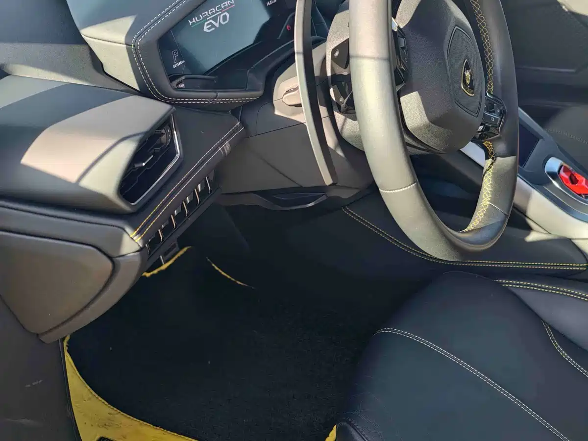 LAMBORGHINI HURACÁN