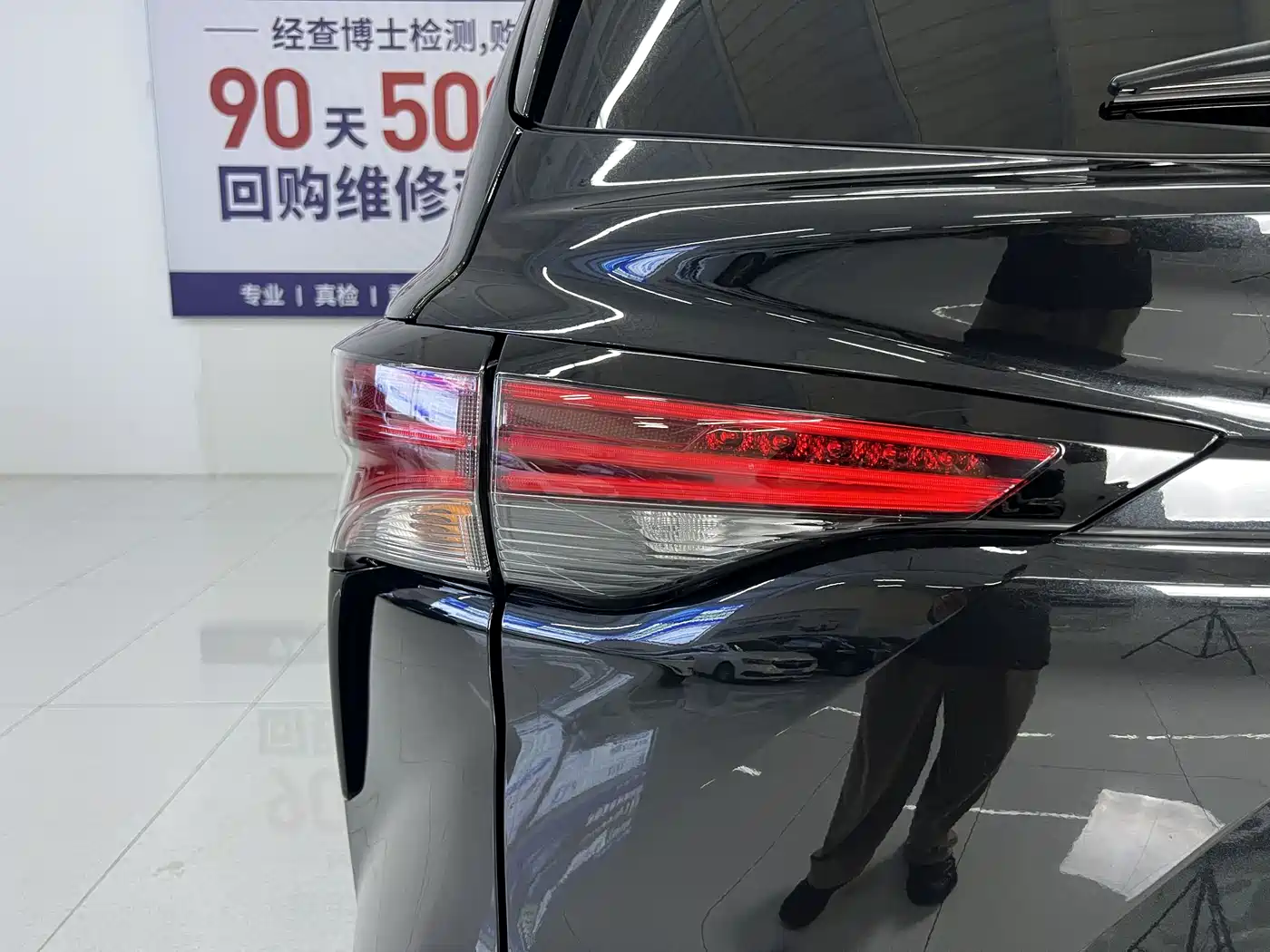 Toyota Sienna 2021 2.5L Hybrid Platinum Edition фото 18